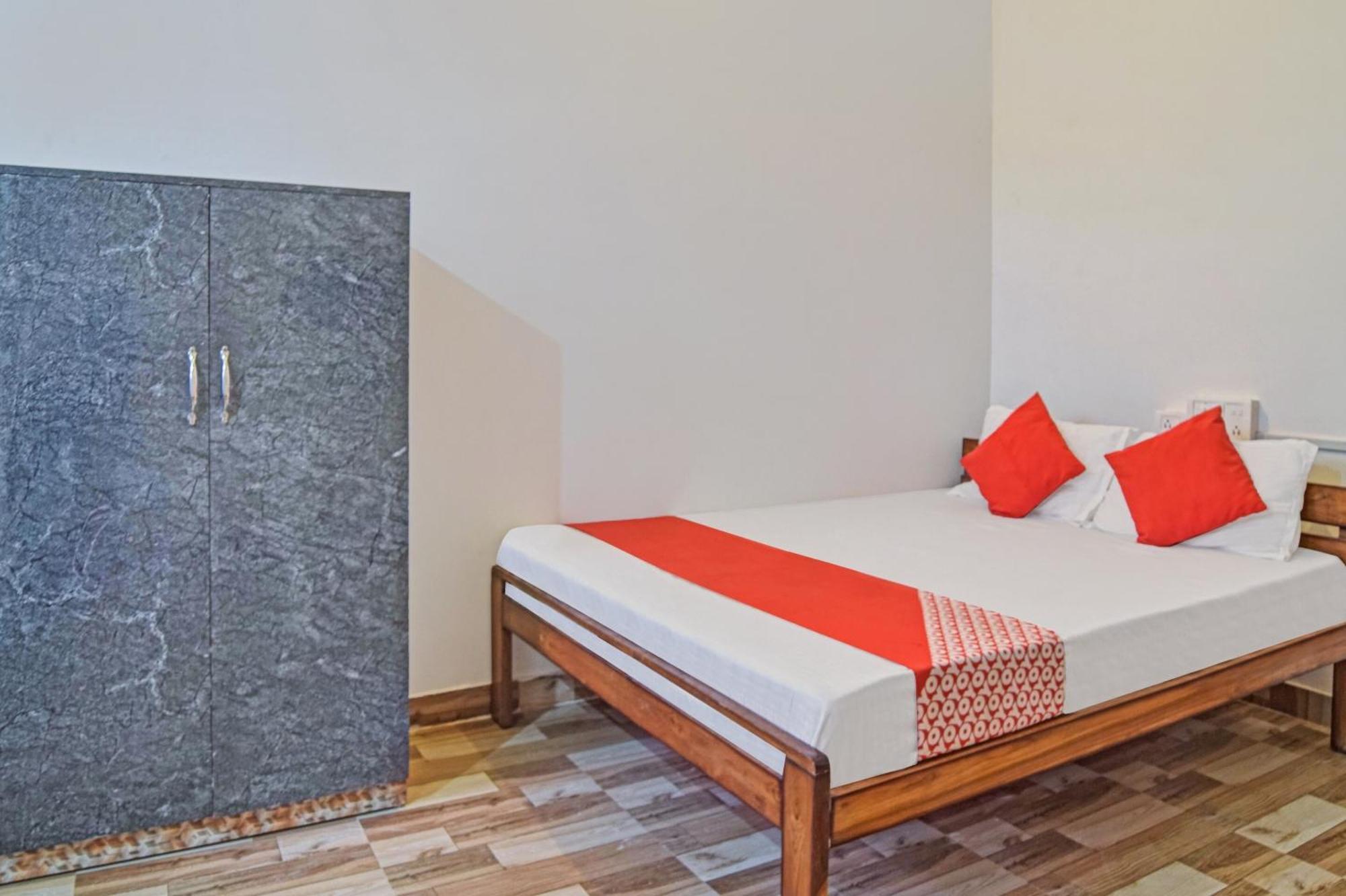 Spot On Jp Guest House Kaharpara Екстер'єр фото