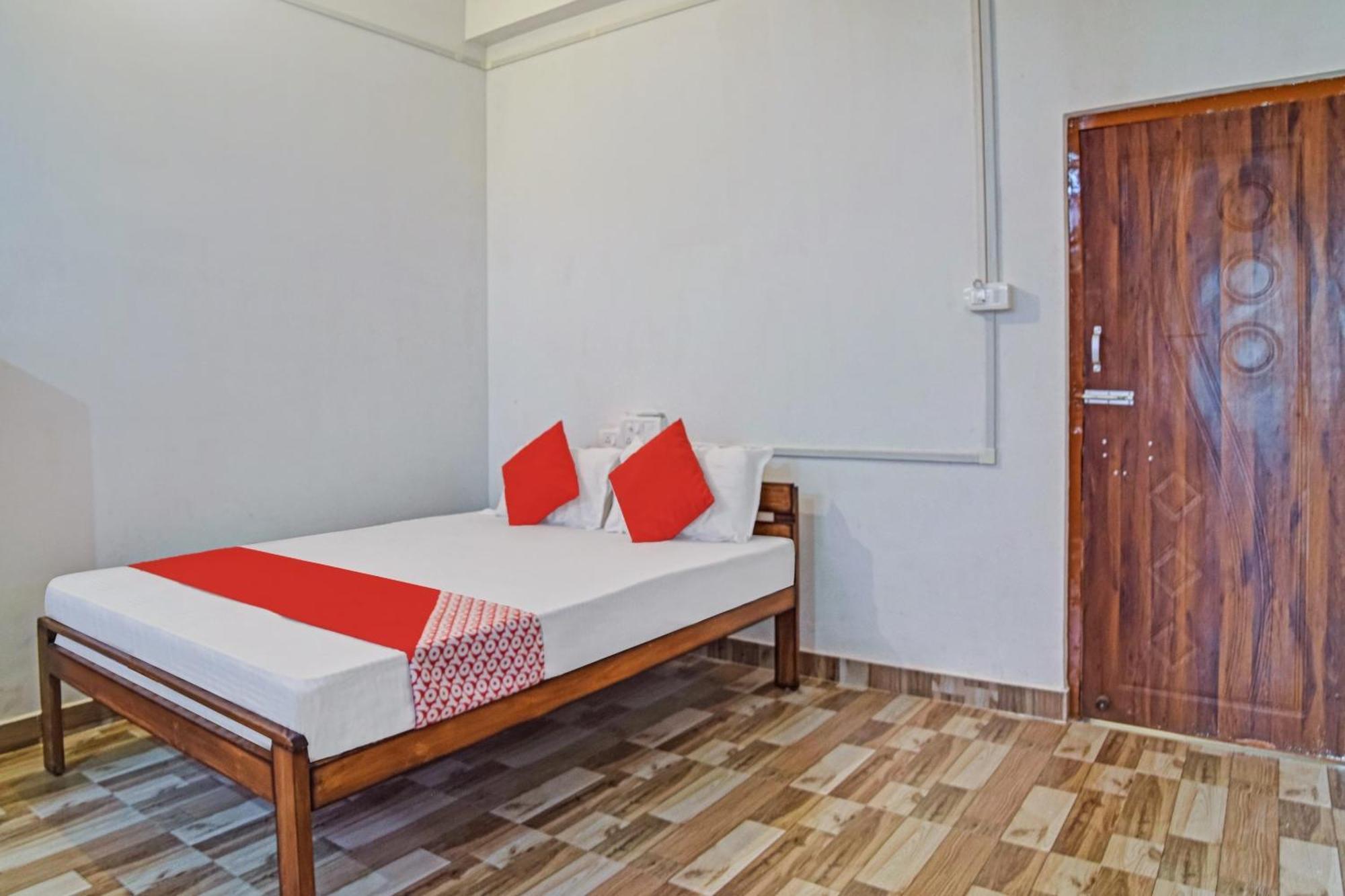 Spot On Jp Guest House Kaharpara Екстер'єр фото